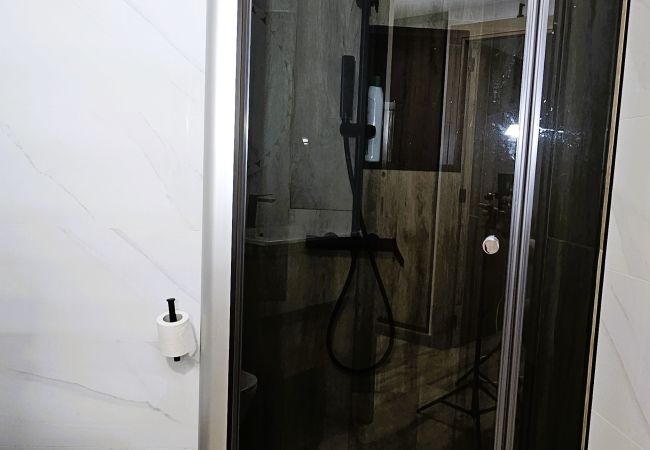 Rent by room in Santiago de Compostela - Santiago, Romero Donallo 1 Rent by room in Santiago de Compostela - Santiago, Romero Donallo 1