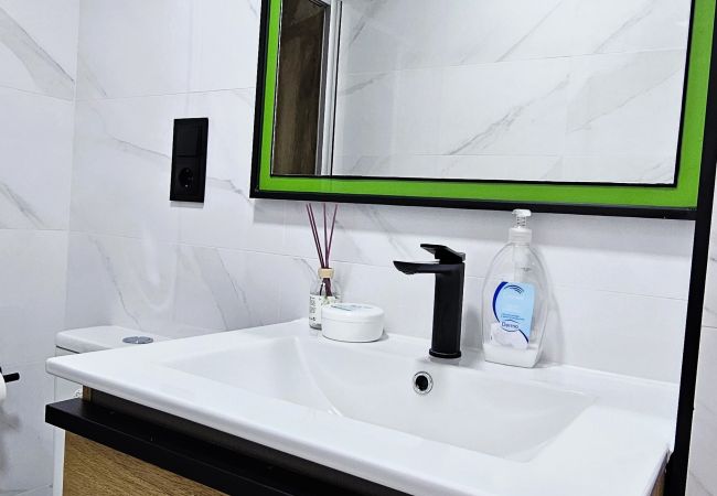 Rent by room in Santiago de Compostela - Santiago, Romero Donallo 1 Rent by room in Santiago de Compostela - Santiago, Romero Donallo 1