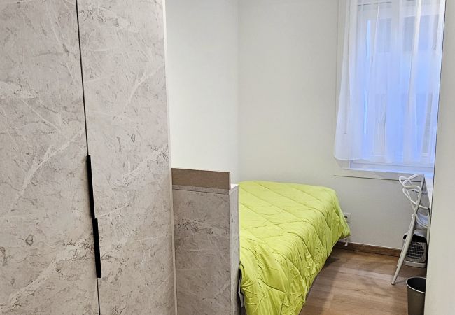 Rent by room in A Coruña ciudad - A Coruña Rent by room in A Coruña ciudad - A Coruña